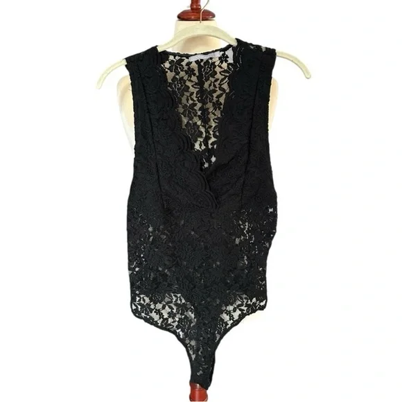 Buckle BKE Black Sleeveless Lace Bodysuit Cutout Sheer Lace V-Neck Size Large - Picture 5 of 14